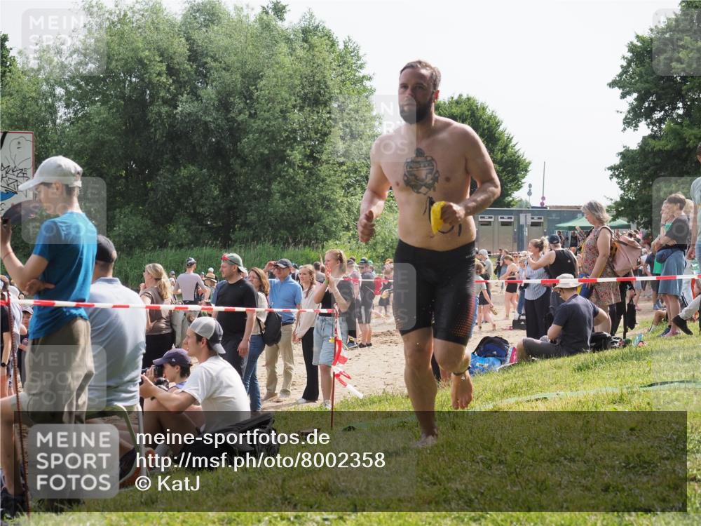 15.06.2025 - 27. Vierlanden-Triathlon KatJ http://msf.ph/oto/8002358 15.06.2025 09:58:14 Schwimmen 289, 321, 360 meine-sportfotos.de