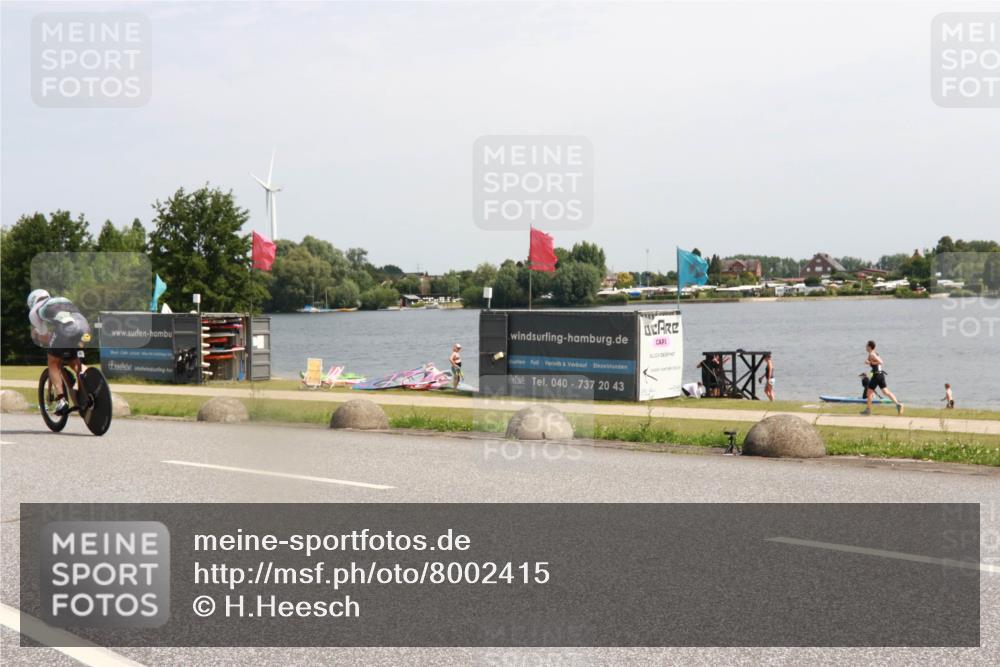 21.06.2025 - 27. Vierlanden-Triathlon H.Heesch http://msf.ph/oto/8002415 15.06.2025 11:47:02 Radfahren 801, 831 meine-sportfotos.de