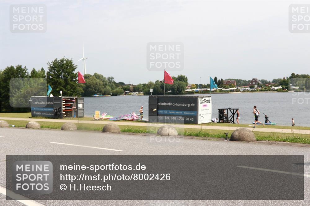 21.06.2025 - 27. Vierlanden-Triathlon H.Heesch http://msf.ph/oto/8002426 15.06.2025 11:47:02 Radfahren 801, 831 meine-sportfotos.de