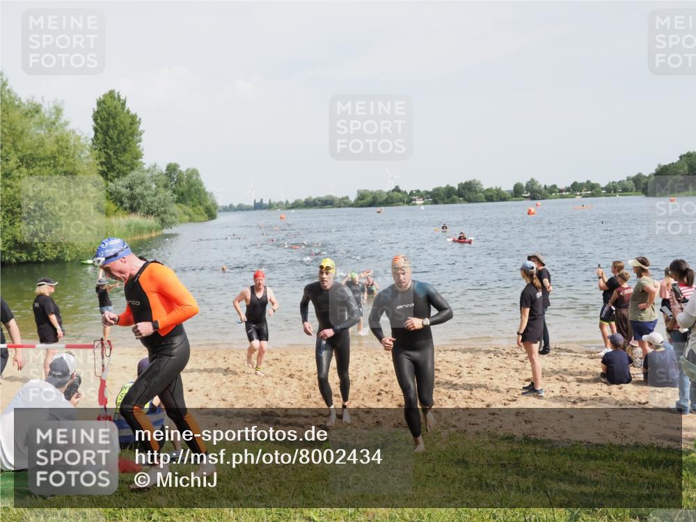 21.06.2025 - 27. Vierlanden-Triathlon MichiJ http://msf.ph/oto/8002434 15.06.2026 10:05:14 Schwimmen 364, 382, 384, 393, 402, 422 meine-sportfotos.de
