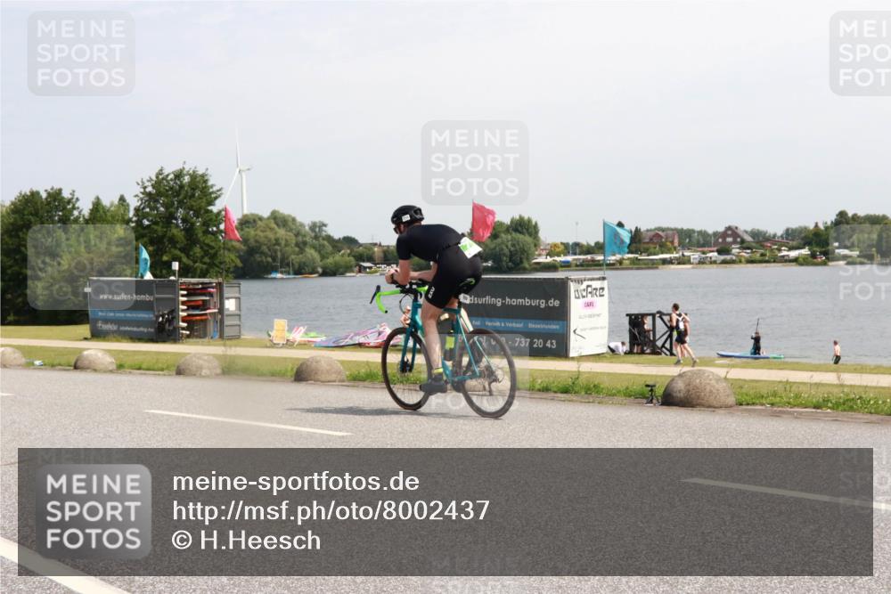 21.06.2025 - 27. Vierlanden-Triathlon H.Heesch http://msf.ph/oto/8002437 15.06.2025 11:47:03 Radfahren 801, 831 meine-sportfotos.de