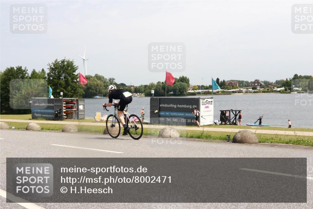 21.06.2025 - 27. Vierlanden-Triathlon H.Heesch http://msf.ph/oto/8002471 15.06.2025 11:47:04 Radfahren 710, 734, 801, 831 meine-sportfotos.de