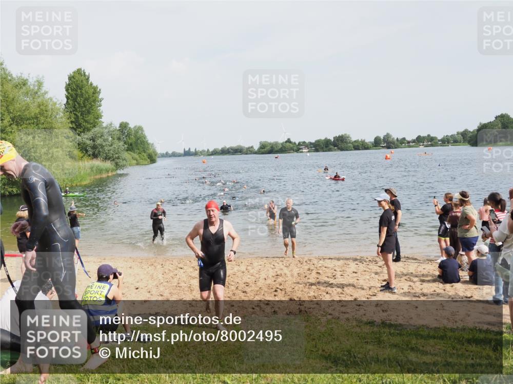 21.06.2025 - 27. Vierlanden-Triathlon MichiJ http://msf.ph/oto/8002495 15.06.2026 10:05:16 Schwimmen 364, 382, 384, 393, 402, 422 meine-sportfotos.de