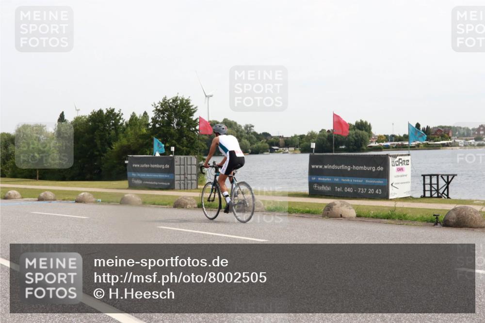 15.06.2025 - 27. Vierlanden-Triathlon H.Heesch http://msf.ph/oto/8002505 15.06.2025 10:28:47 Radfahren 26 meine-sportfotos.de