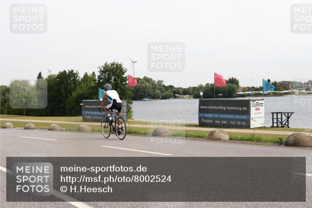 15.06.2025 - 27. Vierlanden-Triathlon H.Heesch http://msf.ph/oto/8002524 15.06.2025 10:28:47 Radfahren 26 meine-sportfotos.de