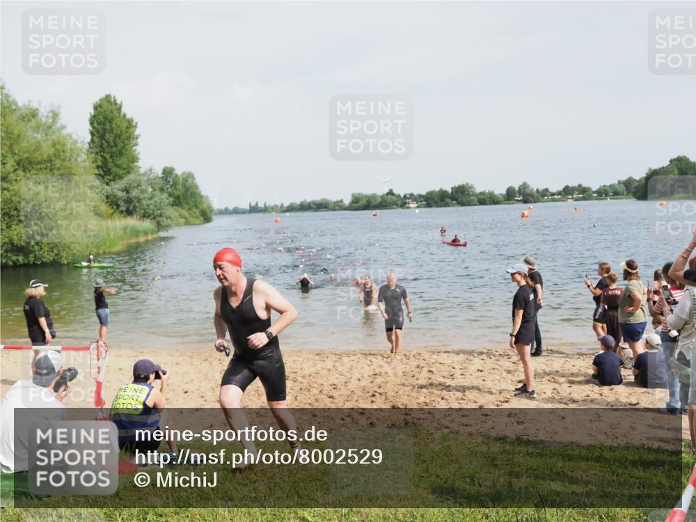 21.06.2025 - 27. Vierlanden-Triathlon MichiJ http://msf.ph/oto/8002529 15.06.2026 10:05:17 Schwimmen 364, 382, 384, 393, 402, 422, 456 meine-sportfotos.de