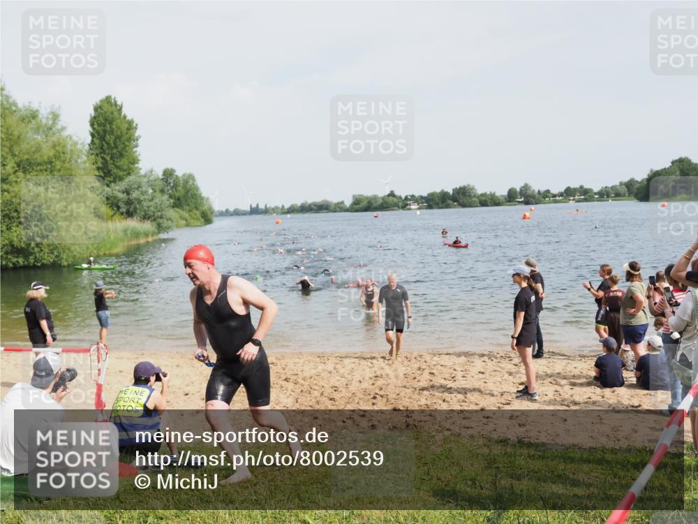 21.06.2025 - 27. Vierlanden-Triathlon MichiJ http://msf.ph/oto/8002539 15.06.2026 10:05:17 Schwimmen 364, 382, 384, 393, 402, 422, 456 meine-sportfotos.de