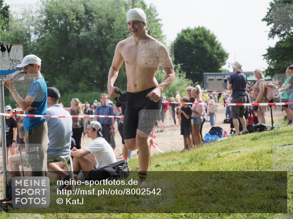 15.06.2025 - 27. Vierlanden-Triathlon KatJ http://msf.ph/oto/8002542 15.06.2025 09:58:21 Schwimmen 289, 321, 360 meine-sportfotos.de