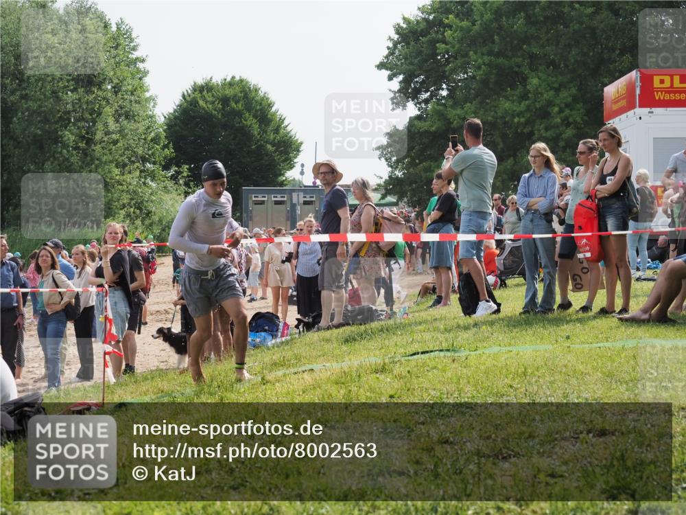 15.06.2025 - 27. Vierlanden-Triathlon KatJ http://msf.ph/oto/8002563 15.06.2025 09:58:32 Schwimmen 345 meine-sportfotos.de