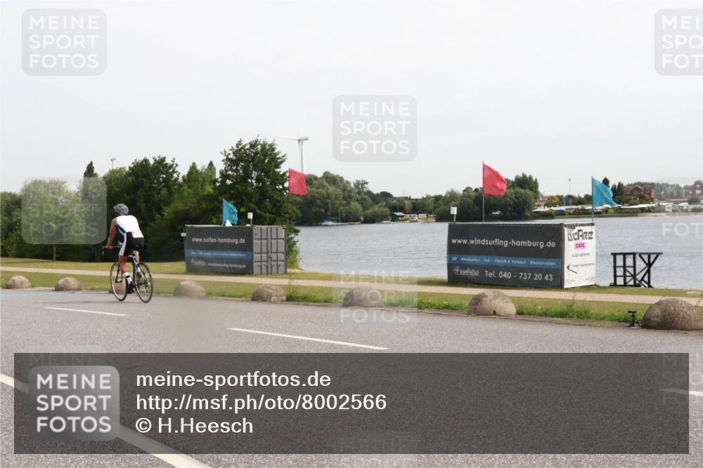 15.06.2025 - 27. Vierlanden-Triathlon H.Heesch http://msf.ph/oto/8002566 15.06.2025 10:28:48 Radfahren 26, 71 meine-sportfotos.de