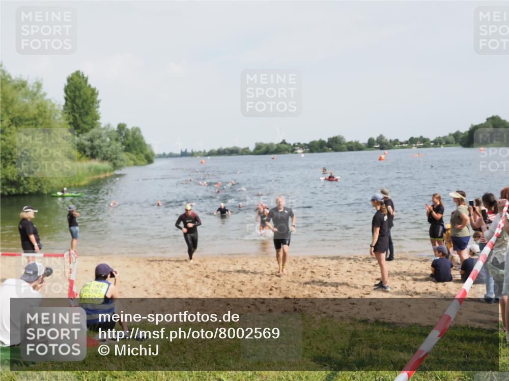 21.06.2025 - 27. Vierlanden-Triathlon MichiJ http://msf.ph/oto/8002569 15.06.2026 10:05:19 Schwimmen 364, 382, 384, 393, 402, 409, 422, 456 meine-sportfotos.de