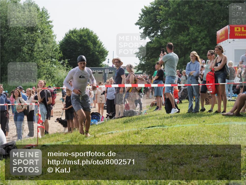 15.06.2025 - 27. Vierlanden-Triathlon KatJ http://msf.ph/oto/8002571 15.06.2025 09:58:32 Schwimmen 345 meine-sportfotos.de
