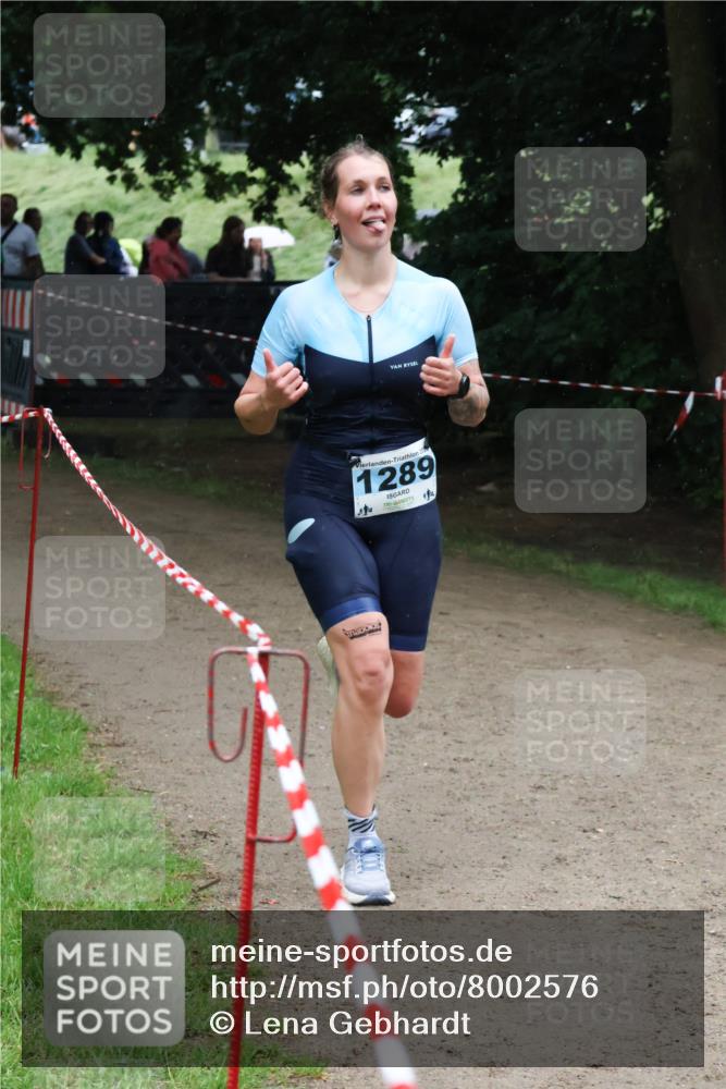 21.06.2025 - 27. Vierlanden-Triathlon Lena Gebhardt http://msf.ph/oto/8002576 15.06.2025 14:09:56 Laufen 1289 meine-sportfotos.de