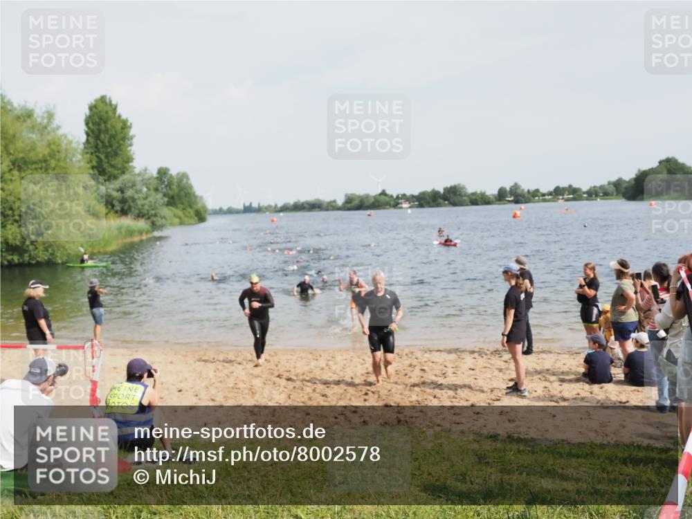 21.06.2025 - 27. Vierlanden-Triathlon MichiJ http://msf.ph/oto/8002578 15.06.2026 10:05:20 Schwimmen 364, 382, 384, 393, 402, 409, 422, 456 meine-sportfotos.de