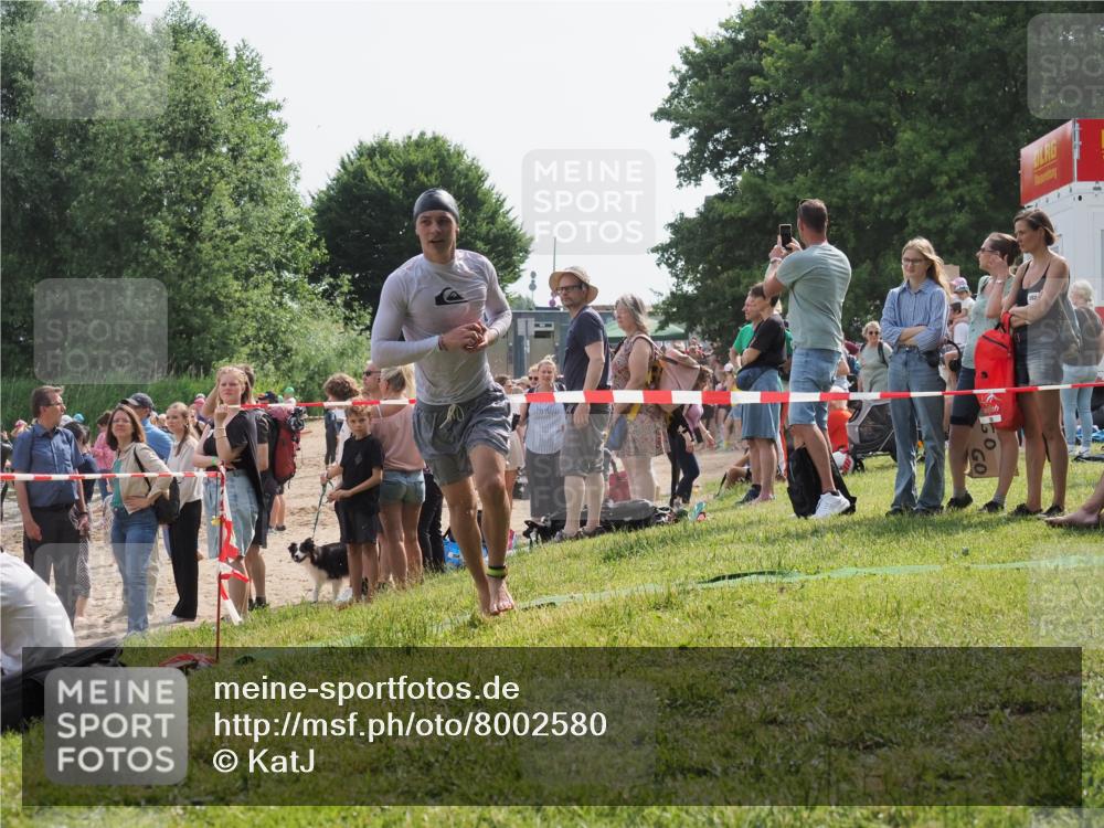 15.06.2025 - 27. Vierlanden-Triathlon KatJ http://msf.ph/oto/8002580 15.06.2025 09:58:32 Schwimmen 345 meine-sportfotos.de