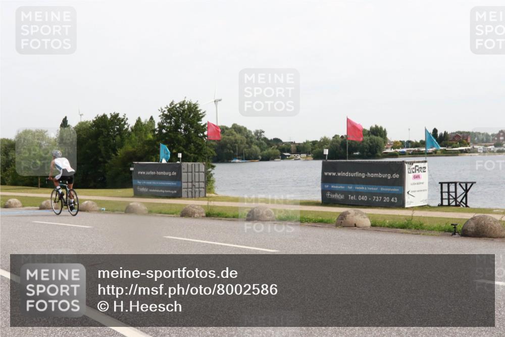 15.06.2025 - 27. Vierlanden-Triathlon H.Heesch http://msf.ph/oto/8002586 15.06.2025 10:28:48 Radfahren 26, 71 meine-sportfotos.de