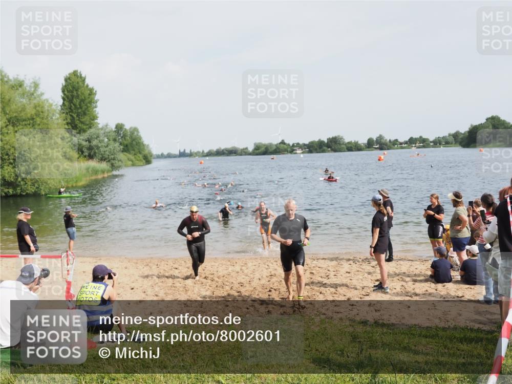 21.06.2025 - 27. Vierlanden-Triathlon MichiJ http://msf.ph/oto/8002601 15.06.2026 10:05:20 Schwimmen 364, 382, 384, 393, 402, 409, 422, 456 meine-sportfotos.de