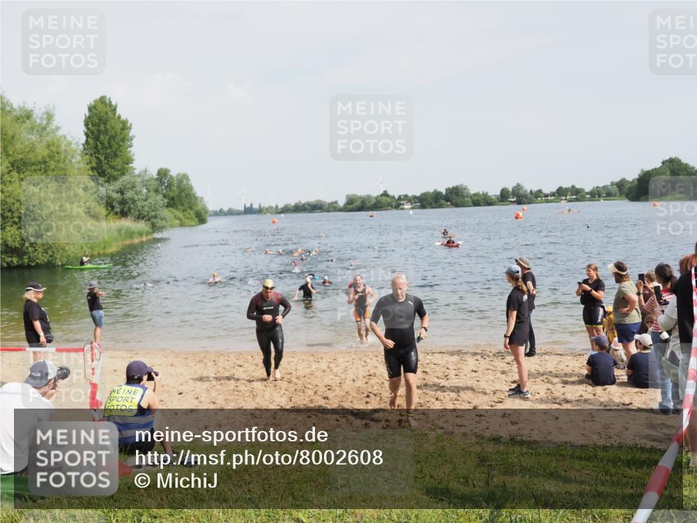 21.06.2025 - 27. Vierlanden-Triathlon MichiJ http://msf.ph/oto/8002608 15.06.2026 10:05:21 Schwimmen 364, 382, 384, 393, 402, 409, 456 meine-sportfotos.de