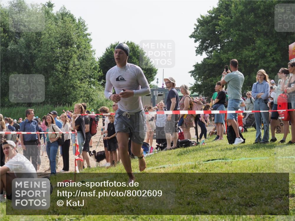 15.06.2025 - 27. Vierlanden-Triathlon KatJ http://msf.ph/oto/8002609 15.06.2025 09:58:33 Schwimmen 345 meine-sportfotos.de