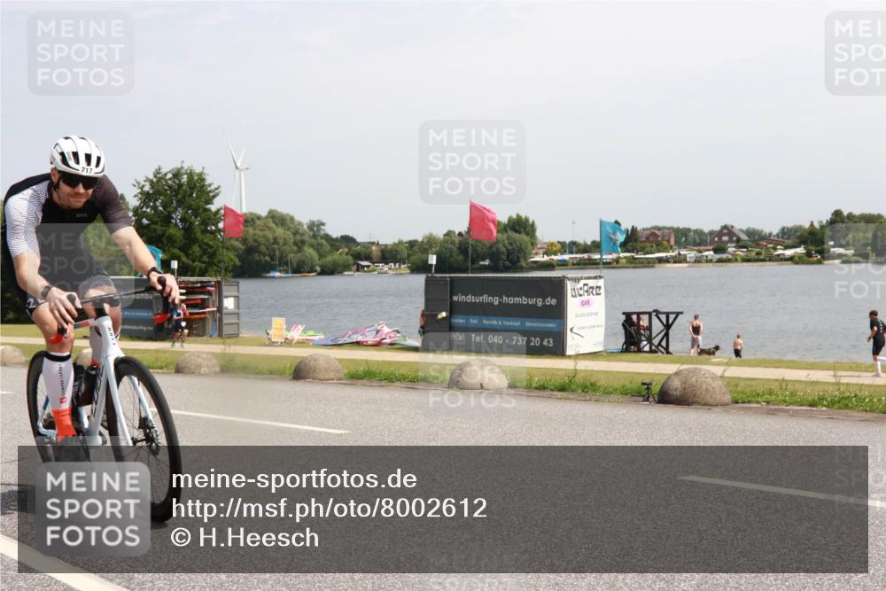 21.06.2025 - 27. Vierlanden-Triathlon H.Heesch http://msf.ph/oto/8002612 15.06.2025 11:47:16 Radfahren 717, 722 meine-sportfotos.de