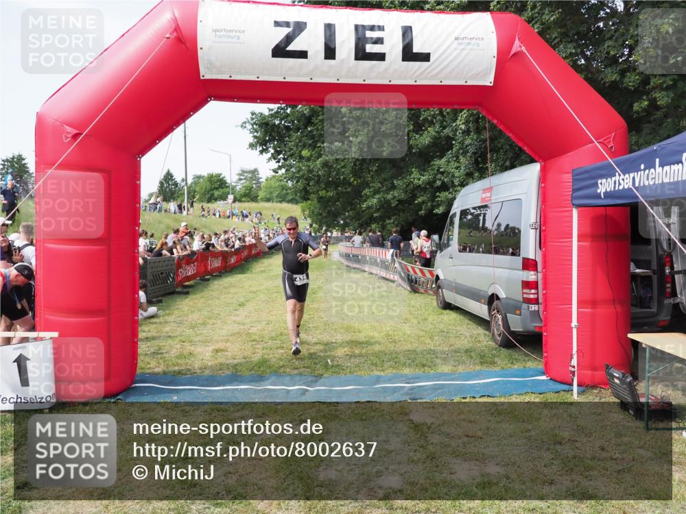21.06.2025 - 27. Vierlanden-Triathlon MichiJ http://msf.ph/oto/8002637 15.06.2026 11:26:48 Ziel 435 meine-sportfotos.de