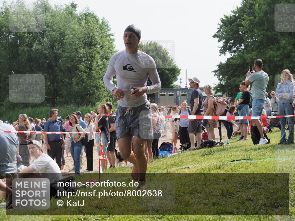 15.06.2025 - 27. Vierlanden-Triathlon KatJ http://msf.ph/oto/8002638 15.06.2025 09:58:33 Schwimmen 345 meine-sportfotos.de