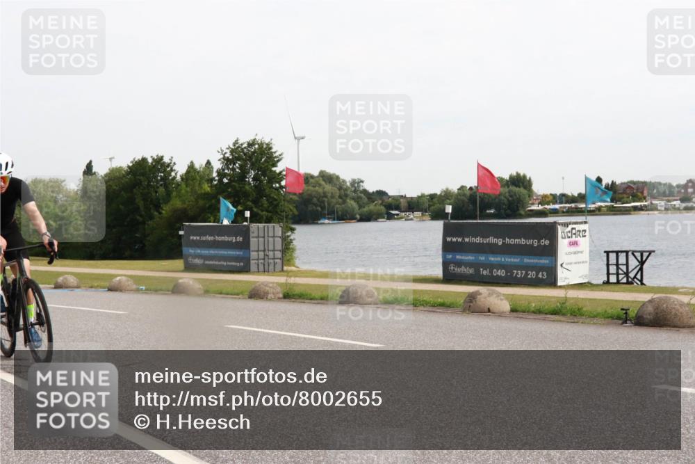 15.06.2025 - 27. Vierlanden-Triathlon H.Heesch http://msf.ph/oto/8002655 15.06.2025 10:28:49 Radfahren 26, 71 meine-sportfotos.de