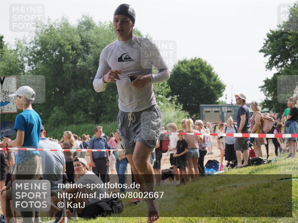 15.06.2025 - 27. Vierlanden-Triathlon KatJ http://msf.ph/oto/8002667 15.06.2025 09:58:34 Schwimmen 345 meine-sportfotos.de