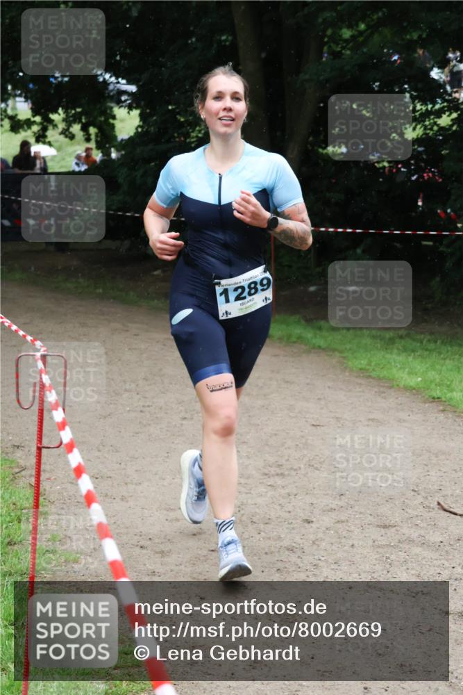 21.06.2025 - 27. Vierlanden-Triathlon Lena Gebhardt http://msf.ph/oto/8002669 15.06.2025 14:09:57 Laufen 202, 1289 meine-sportfotos.de