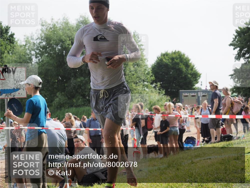 15.06.2025 - 27. Vierlanden-Triathlon KatJ http://msf.ph/oto/8002678 15.06.2025 09:58:34 Schwimmen 345 meine-sportfotos.de