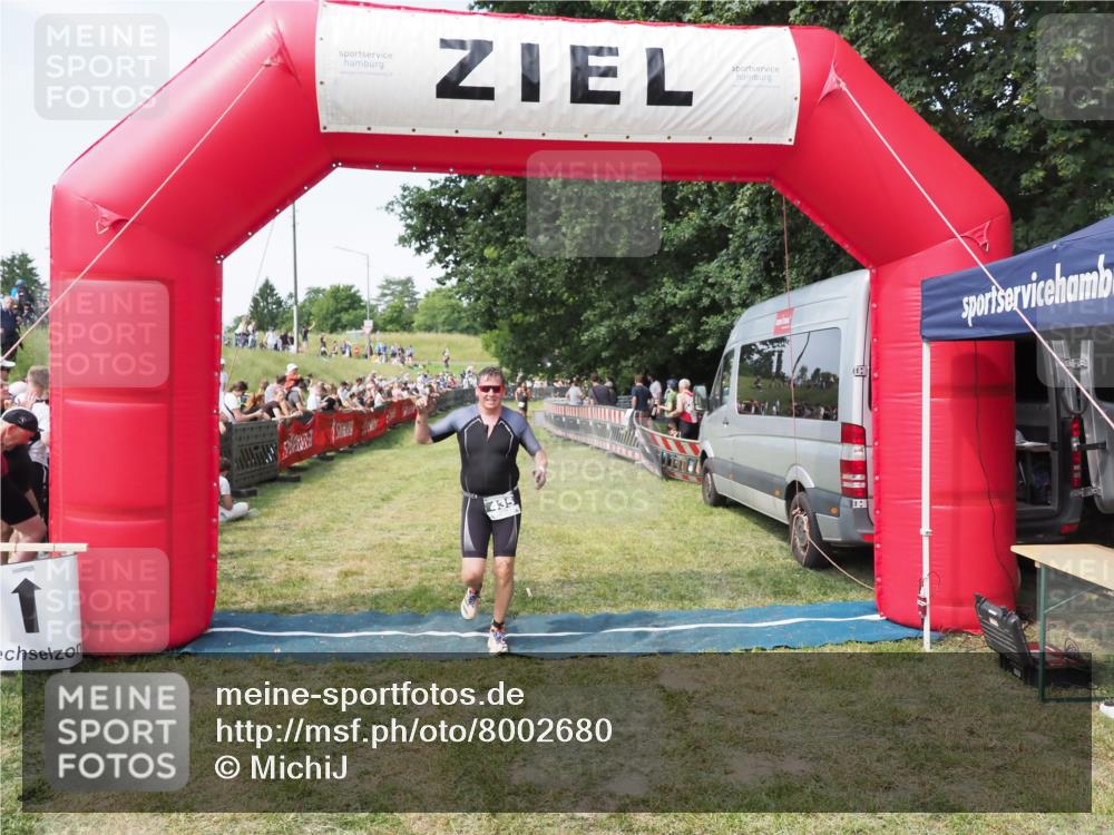 21.06.2025 - 27. Vierlanden-Triathlon MichiJ http://msf.ph/oto/8002680 15.06.2026 11:26:49 Ziel 435 meine-sportfotos.de