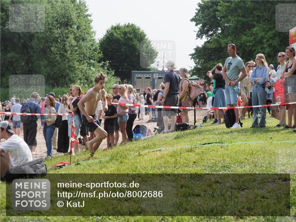 15.06.2025 - 27. Vierlanden-Triathlon KatJ http://msf.ph/oto/8002686 15.06.2025 09:58:45 Schwimmen 269 meine-sportfotos.de