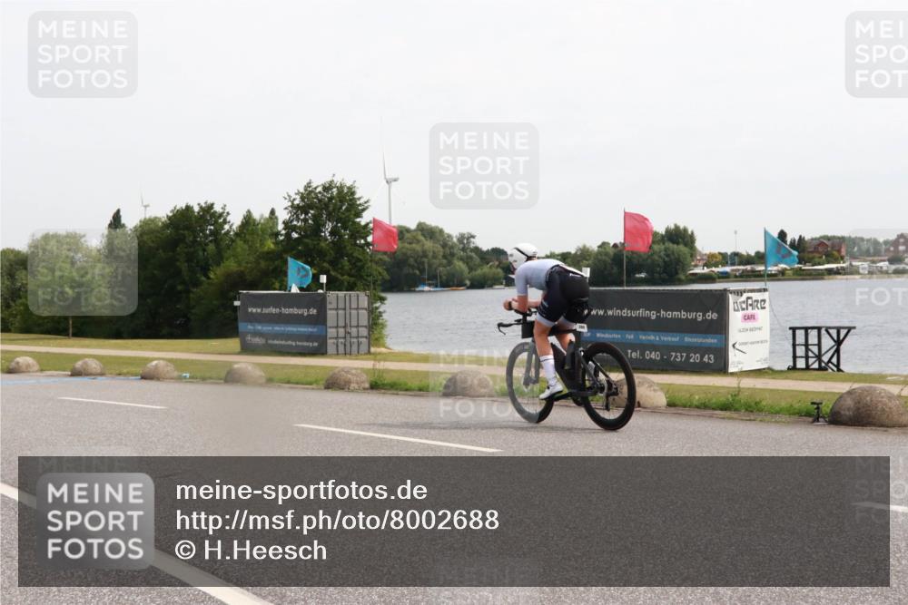15.06.2025 - 27. Vierlanden-Triathlon H.Heesch http://msf.ph/oto/8002688 15.06.2025 10:28:51 Radfahren 26, 71, 200 meine-sportfotos.de