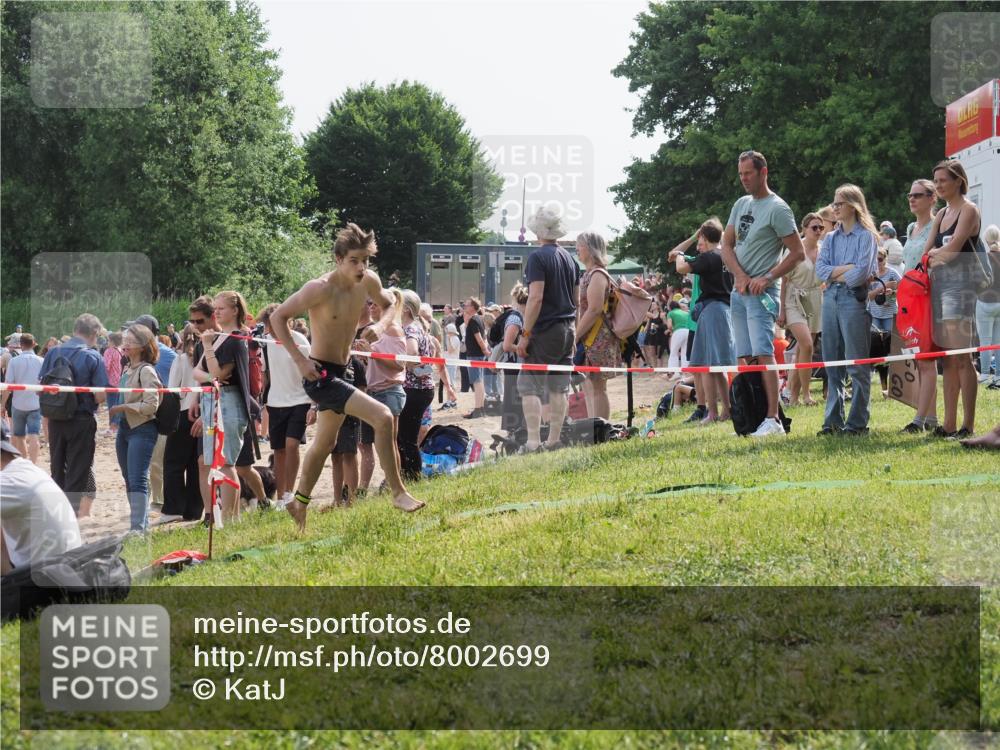 15.06.2025 - 27. Vierlanden-Triathlon KatJ http://msf.ph/oto/8002699 15.06.2025 09:58:45 Schwimmen 269 meine-sportfotos.de