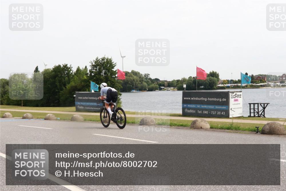 15.06.2025 - 27. Vierlanden-Triathlon H.Heesch http://msf.ph/oto/8002702 15.06.2025 10:28:51 Radfahren 26, 71, 200 meine-sportfotos.de