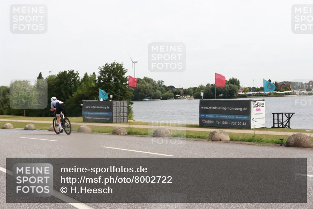15.06.2025 - 27. Vierlanden-Triathlon H.Heesch http://msf.ph/oto/8002722 15.06.2025 10:28:52 Radfahren 26, 71, 200 meine-sportfotos.de