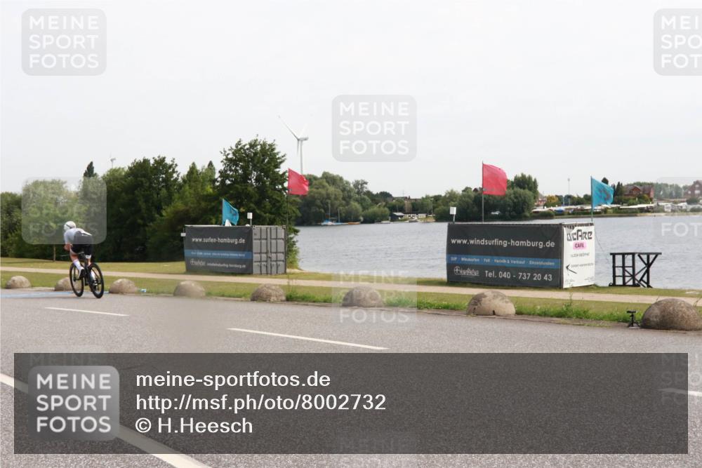 15.06.2025 - 27. Vierlanden-Triathlon H.Heesch http://msf.ph/oto/8002732 15.06.2025 10:28:52 Radfahren 26, 71, 200 meine-sportfotos.de