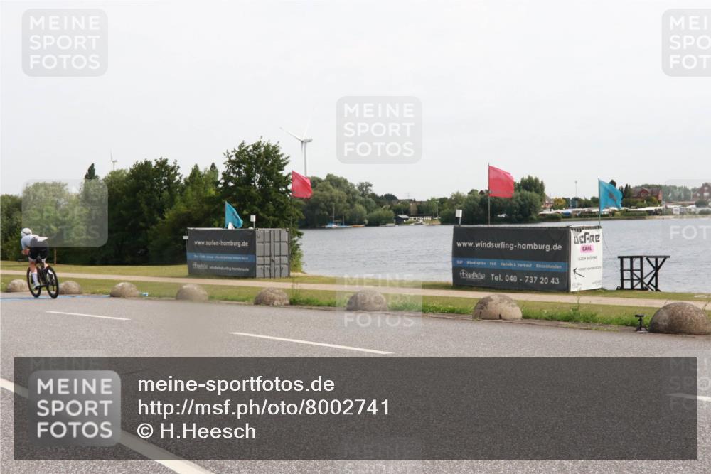 15.06.2025 - 27. Vierlanden-Triathlon H.Heesch http://msf.ph/oto/8002741 15.06.2025 10:28:52 Radfahren 26, 71, 200 meine-sportfotos.de