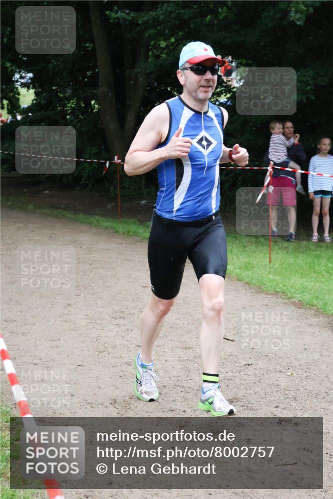 21.06.2025 - 27. Vierlanden-Triathlon Lena Gebhardt http://msf.ph/oto/8002757 15.06.2025 14:10:09 Laufen  meine-sportfotos.de