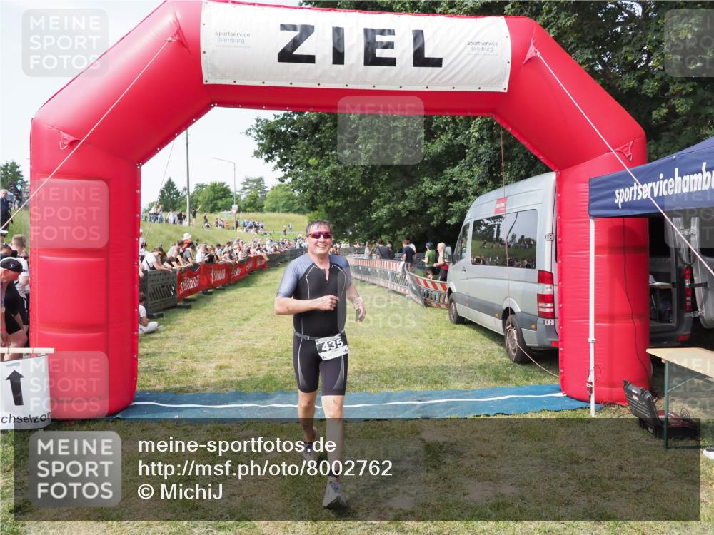 21.06.2025 - 27. Vierlanden-Triathlon MichiJ http://msf.ph/oto/8002762 15.06.2026 11:26:50 Ziel 435 meine-sportfotos.de
