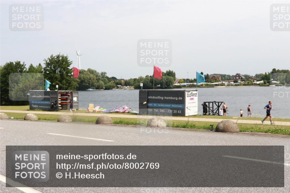 21.06.2025 - 27. Vierlanden-Triathlon H.Heesch http://msf.ph/oto/8002769 15.06.2025 11:47:23 Radfahren 787 meine-sportfotos.de