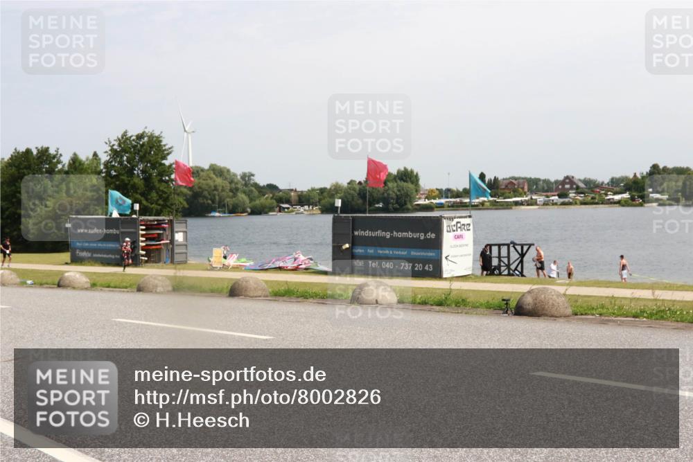 21.06.2025 - 27. Vierlanden-Triathlon H.Heesch http://msf.ph/oto/8002826 15.06.2025 11:47:28 Radfahren 684 meine-sportfotos.de