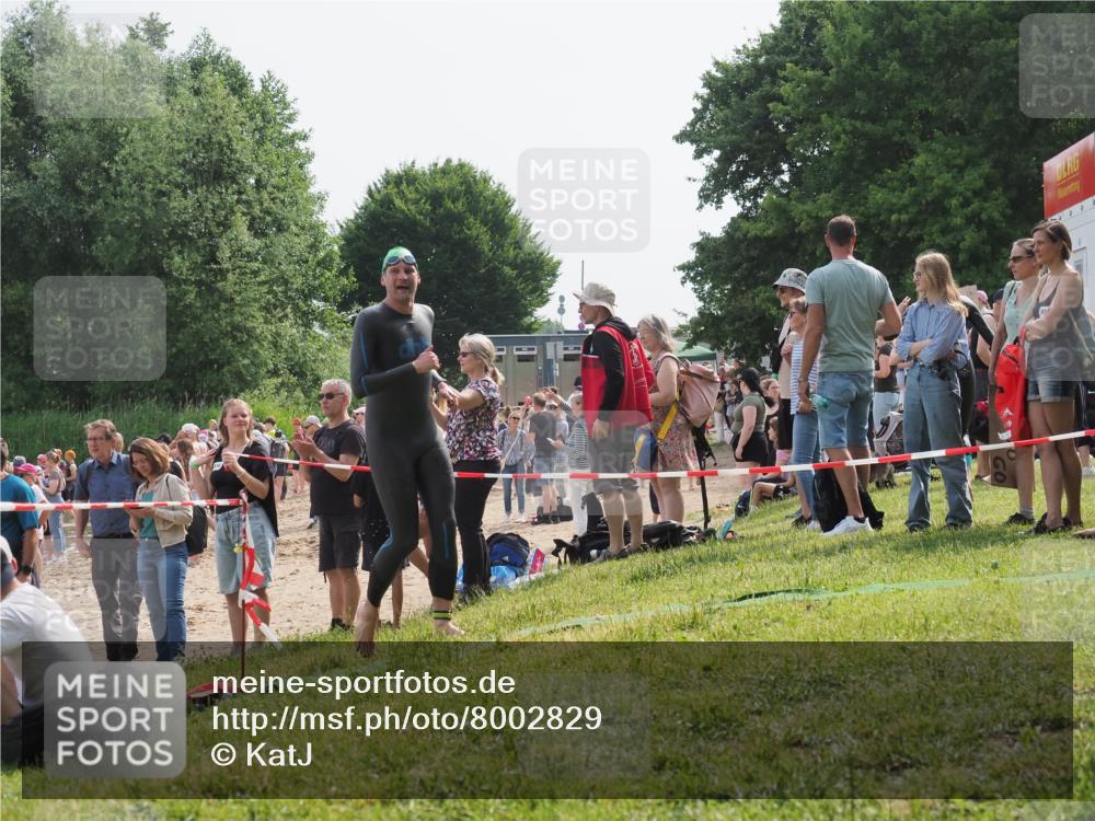 15.06.2025 - 27. Vierlanden-Triathlon KatJ http://msf.ph/oto/8002829 15.06.2025 09:59:49 Schwimmen 266 meine-sportfotos.de