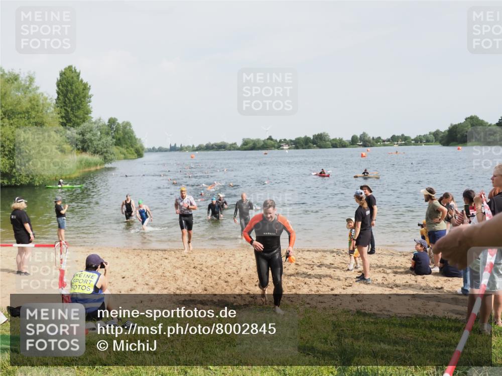 21.06.2025 - 27. Vierlanden-Triathlon MichiJ http://msf.ph/oto/8002845 15.06.2026 10:05:35 Schwimmen 366, 378, 401, 409, 413 meine-sportfotos.de