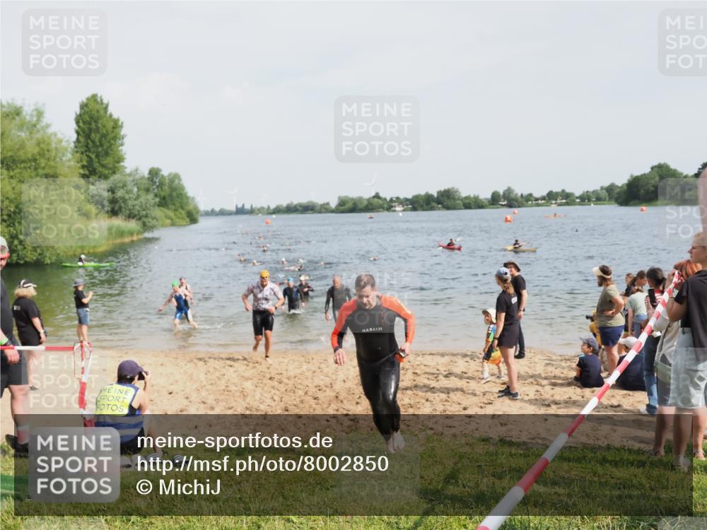 21.06.2025 - 27. Vierlanden-Triathlon MichiJ http://msf.ph/oto/8002850 15.06.2026 10:05:35 Schwimmen 366, 378, 401, 409, 413 meine-sportfotos.de