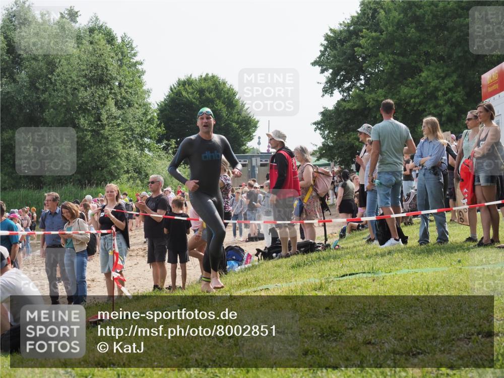 15.06.2025 - 27. Vierlanden-Triathlon KatJ http://msf.ph/oto/8002851 15.06.2025 09:59:49 Schwimmen 266 meine-sportfotos.de
