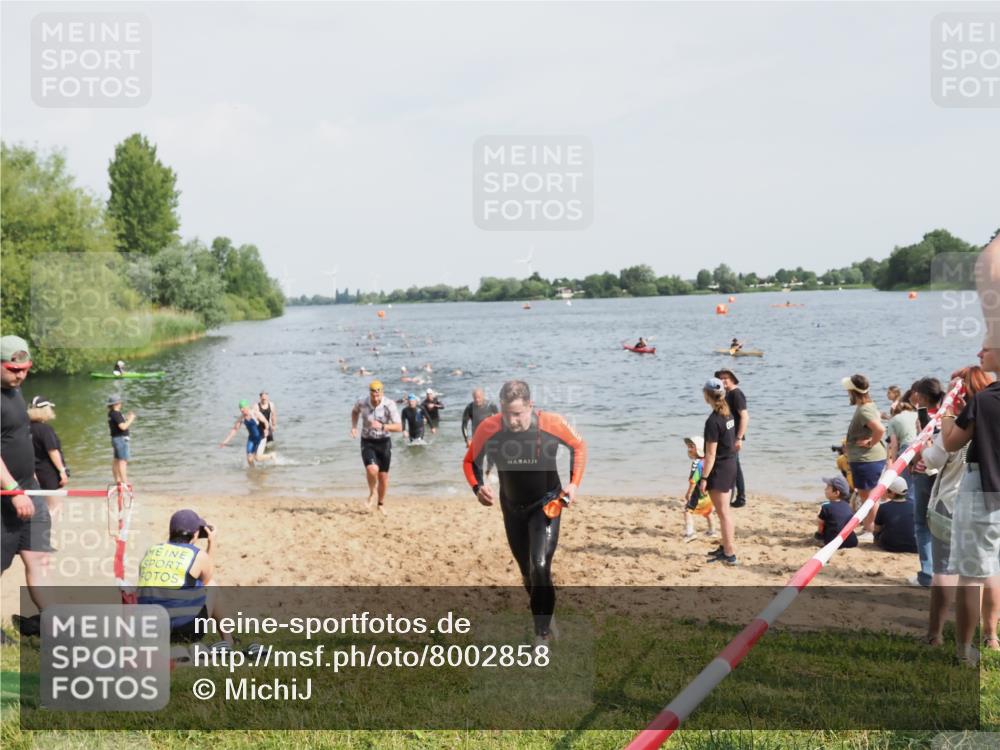 21.06.2025 - 27. Vierlanden-Triathlon MichiJ http://msf.ph/oto/8002858 15.06.2026 10:05:35 Schwimmen 366, 378, 401, 409, 413 meine-sportfotos.de