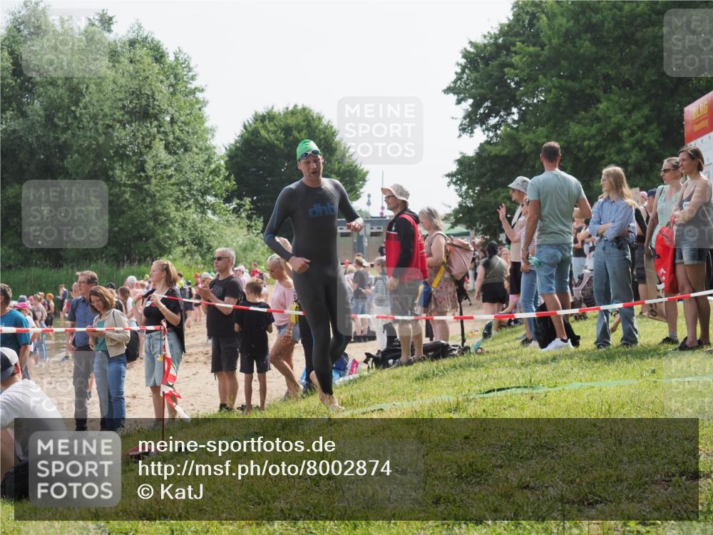 15.06.2025 - 27. Vierlanden-Triathlon KatJ http://msf.ph/oto/8002874 15.06.2025 09:59:49 Schwimmen 266 meine-sportfotos.de