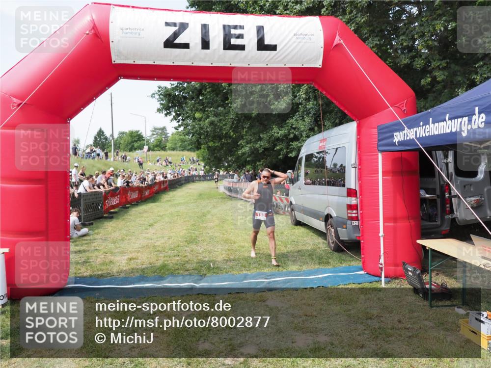 21.06.2025 - 27. Vierlanden-Triathlon MichiJ http://msf.ph/oto/8002877 15.06.2026 11:26:59 Ziel 188 meine-sportfotos.de