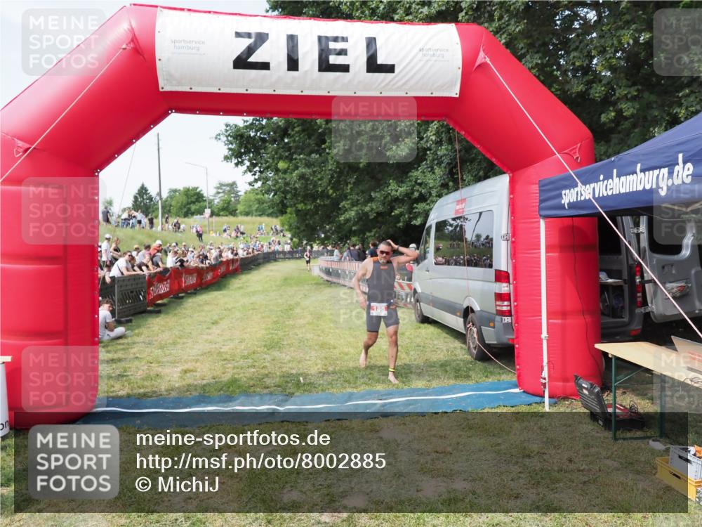 21.06.2025 - 27. Vierlanden-Triathlon MichiJ http://msf.ph/oto/8002885 15.06.2026 11:27:00 Ziel 188 meine-sportfotos.de